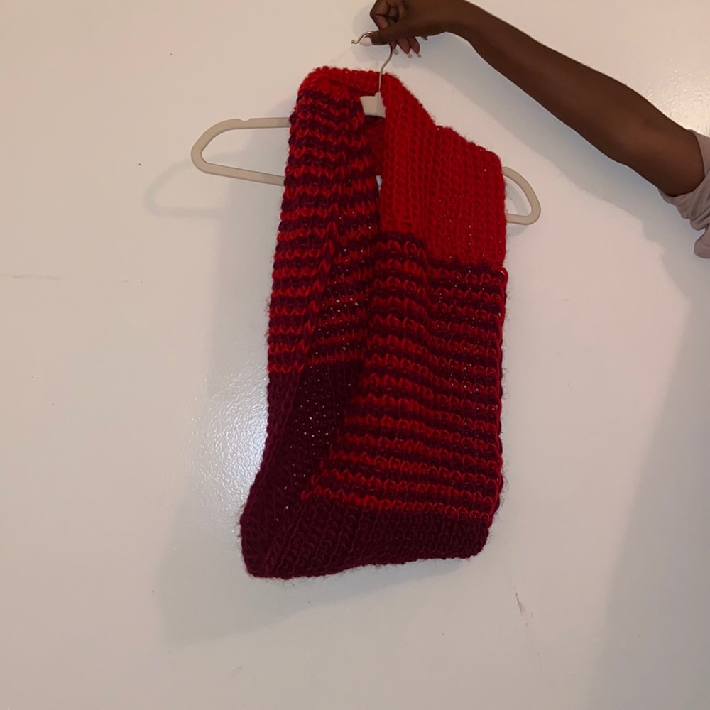 Knitted scarf